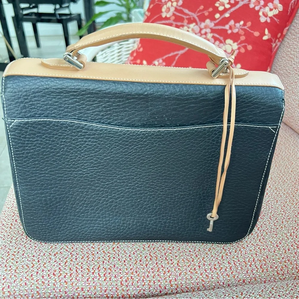 DOONEY AND BOURKE Black and Tan Leather Women's Bag NWOT! - Picture 2 of 8